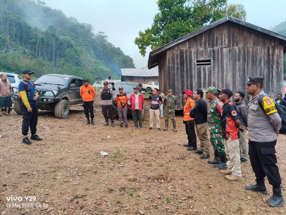 TNI AD Kerahkan Pasukan dan Peralatan, Bantu Korban Banjir Pegunungan Arfak