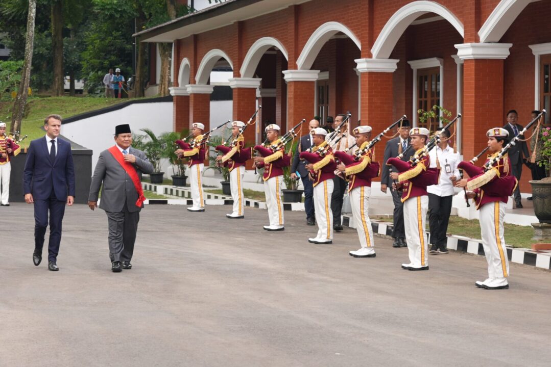 Kasad Sambut Kunjungan Presiden RI dan Presiden Prancis di Akademi Militer Magelang