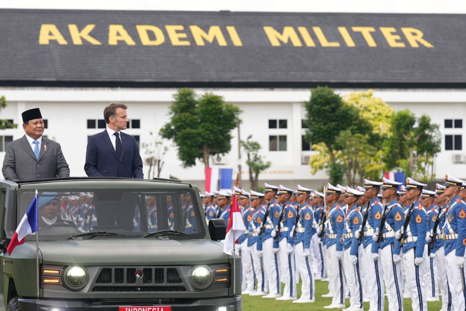 Kasad Sambut Kunjungan Presiden RI dan Presiden Prancis di Akademi Militer Magelang