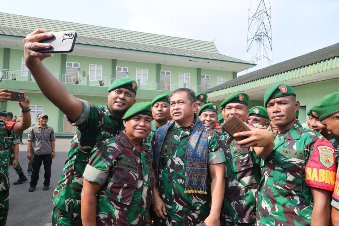 Pastikan Program TNI AD Manunggal Air Berdampak Pada Rakyat, Kasad Resmikan Sumur Bor di Jambi