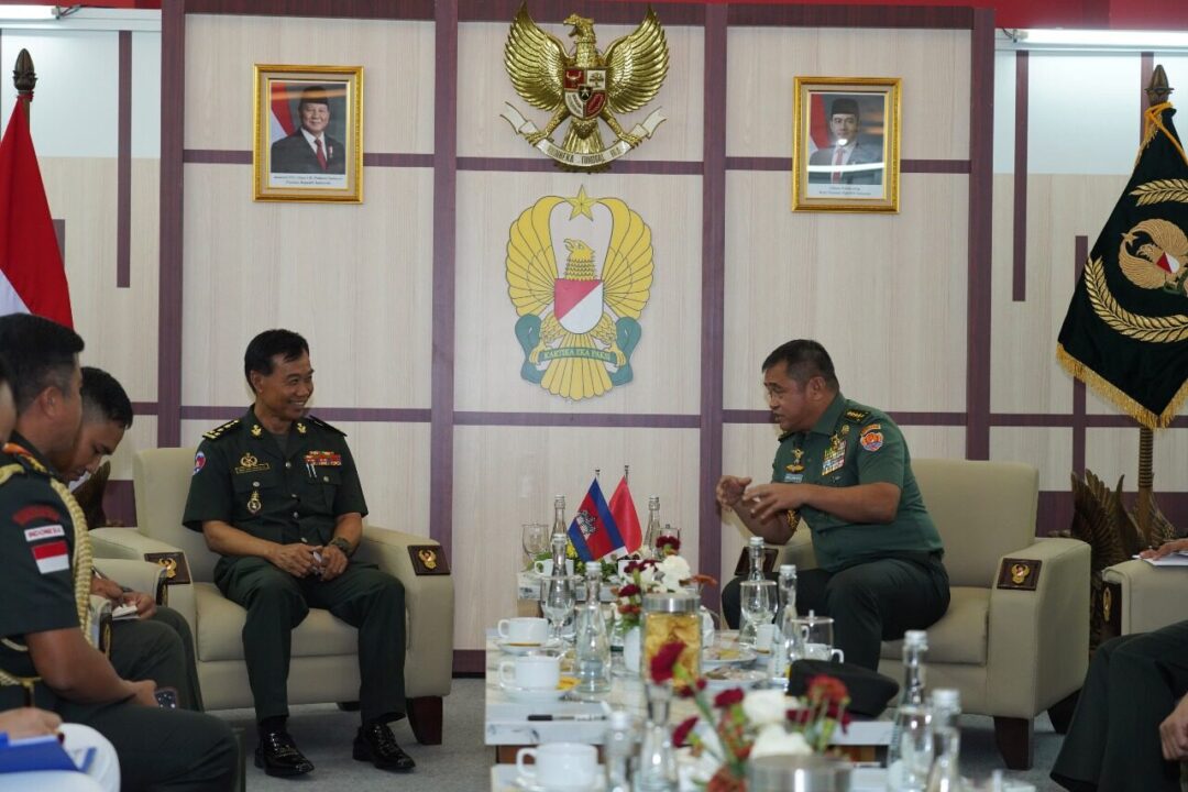 Perkuat Diplomasi Pertahanan, Kasad Gelar Pertemuan Strategis dengan Delegasi Negara Sahabat di Indo Defence 2025