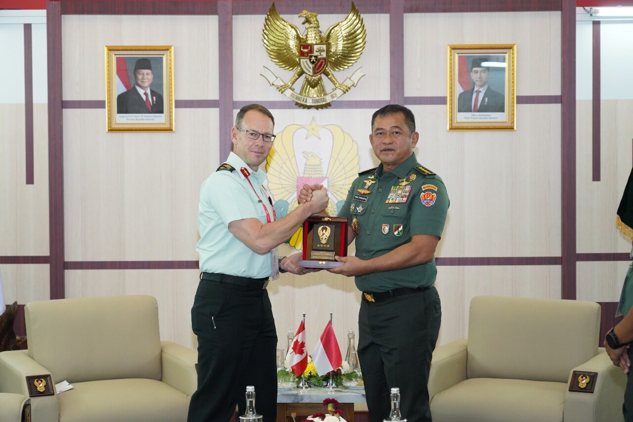 Perkuat Diplomasi Pertahanan, Kasad Gelar Pertemuan Strategis dengan Delegasi Negara Sahabat di Indo Defence 2025