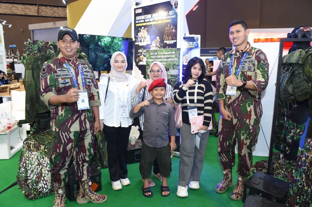 Stand TNI AD Jadi Primadona di Hari Terakhir Indo Defence 2025, Ribuan Pengunjung Serbu Area Pameran