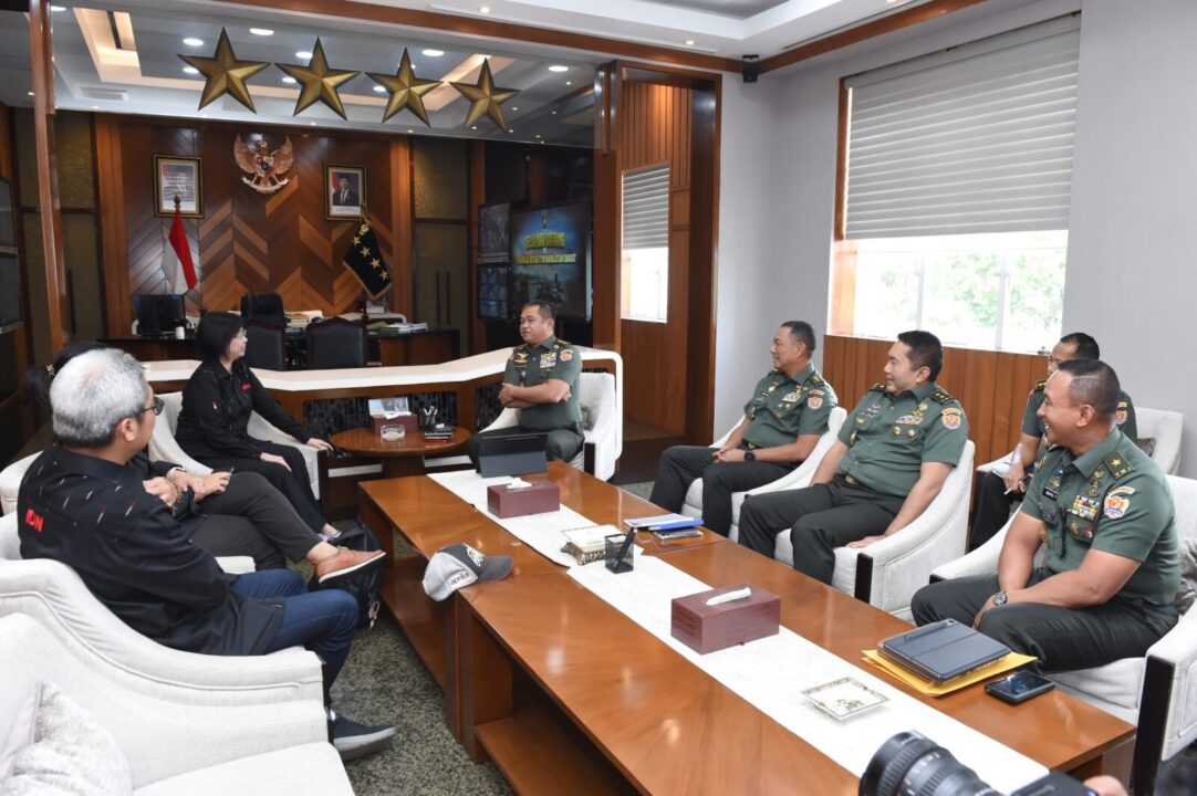 Dari Medan Tugas ke Panggung Inspirasi: Kasad Terima Penghargaan News Maker 2024 dari IDN Times