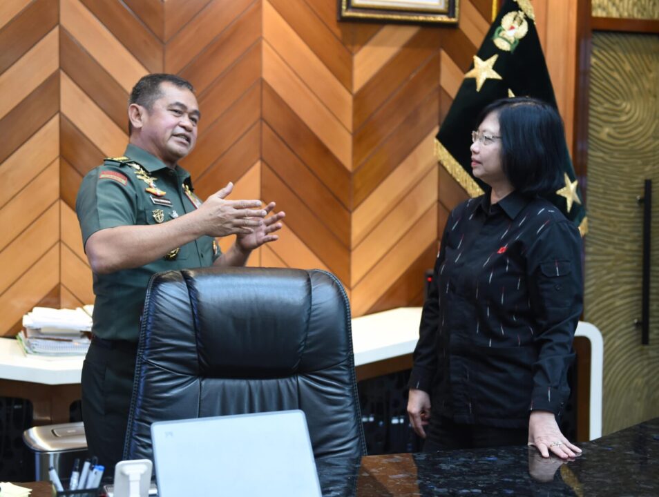 Dari Medan Tugas ke Panggung Inspirasi: Kasad Terima Penghargaan News Maker 2024 dari IDN Times