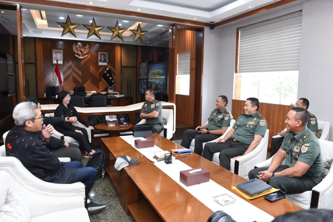 Dari Medan Tugas ke Panggung Inspirasi: Kasad Terima Penghargaan News Maker 2024 dari IDN Times