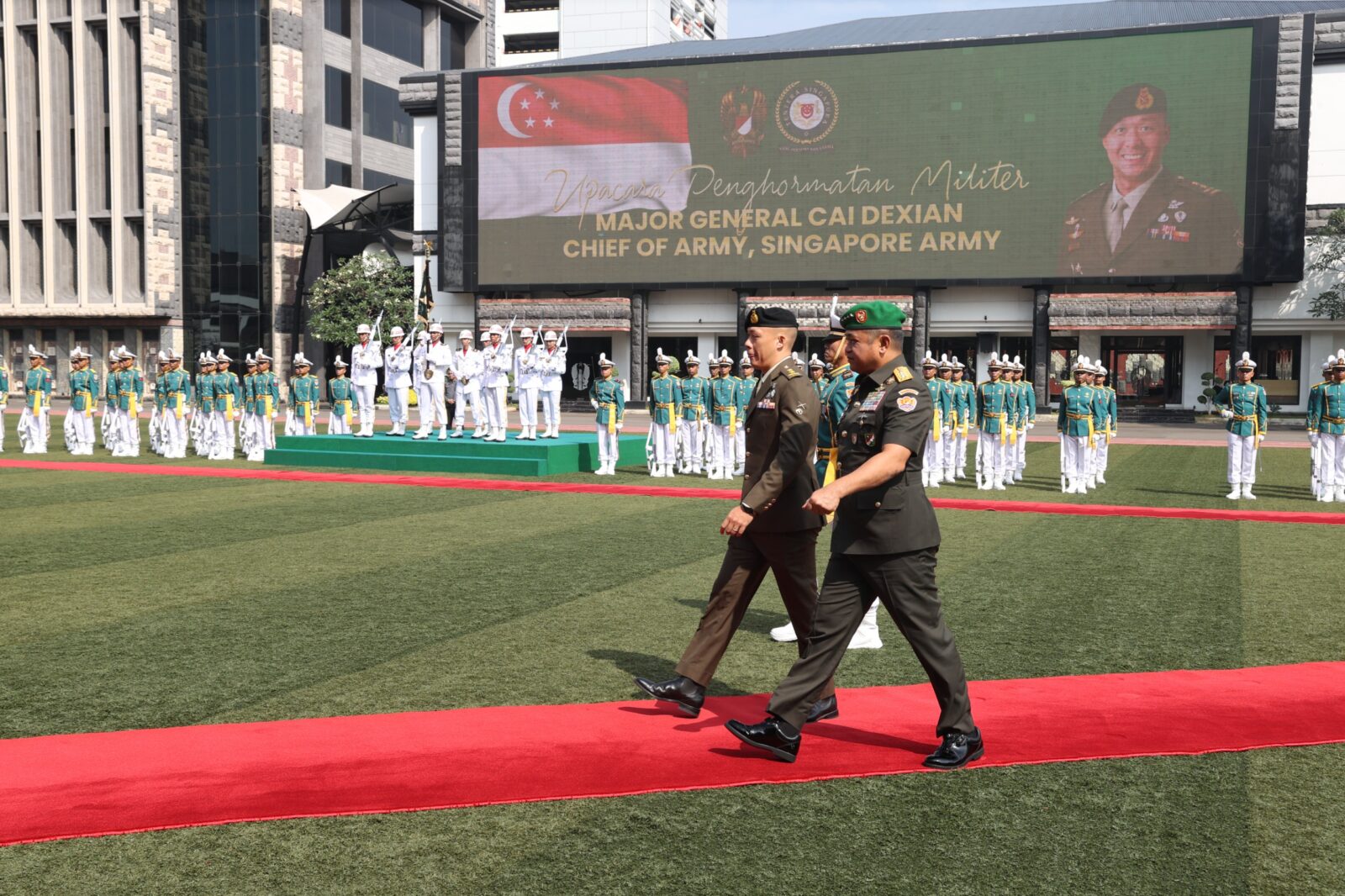 Perkuat Kerja Sama Pertahanan, Kasad Sambut Hangat Kunjungan Kehormatan Kasad Singapura