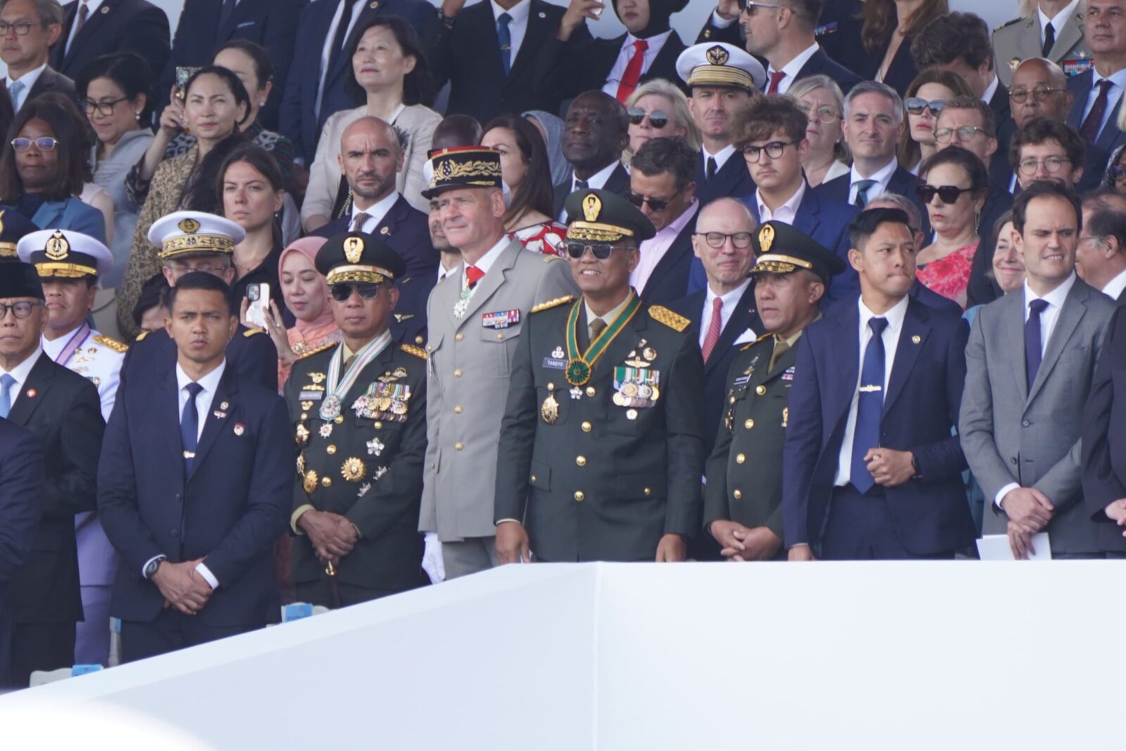 Hadir Langsung di Paris, Wakasad Saksikan Kontingen Indonesia Beraksi di Bastille Day