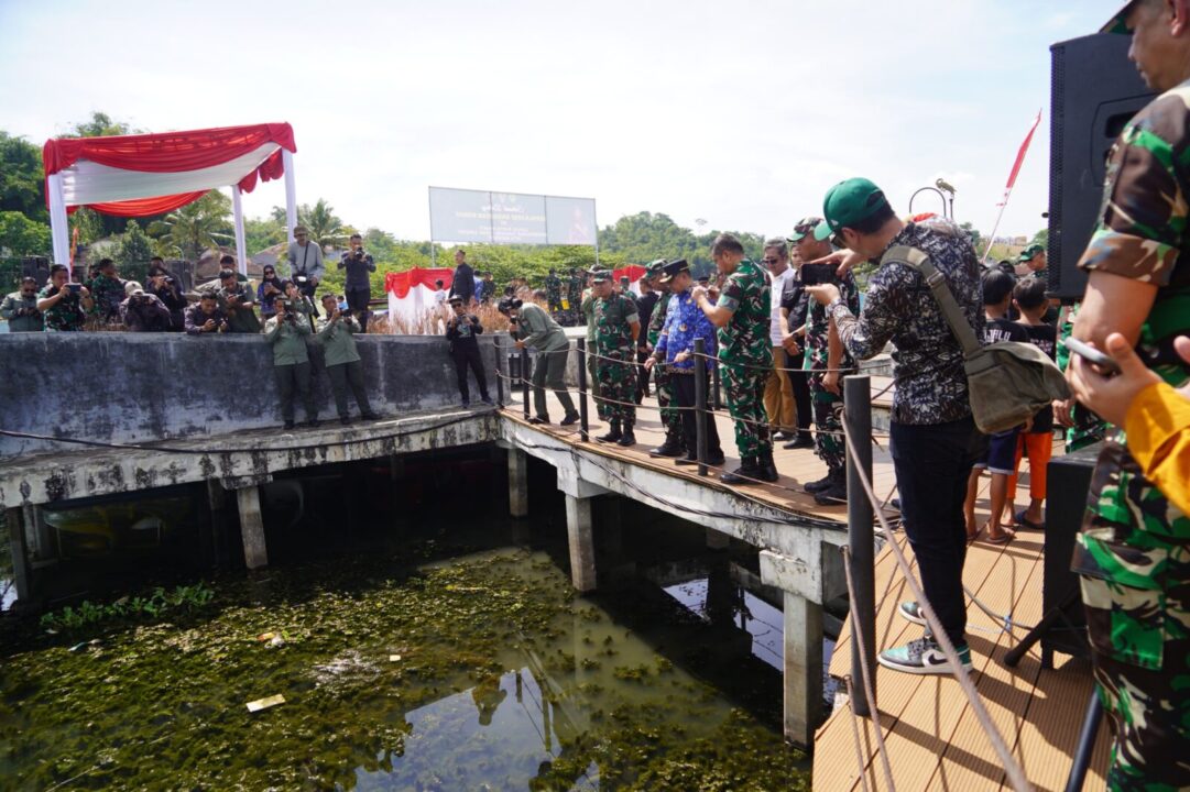 Dukung Pelestarian Lingkungan, Kasad Tinjau Pembersihan Danau Situ Bagendit