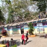 Anggaran Bukan Penghalang: Babinsa dan Warga Gotong Royong Rehab Sekolah di Palampang