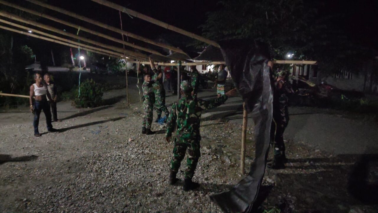 Pulihkan Aktivitas Warga, TNI AD Kerahkan Personel Bersihkan Puing Gempa Poso