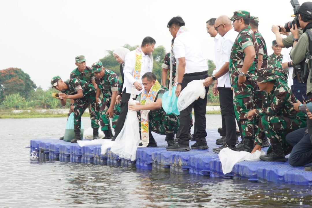 Kasad Luncurkan Program Pemeliharaan Situ Bagendit: Dari Bersih-Bersih Danau hingga Sumur Bor untuk Warga