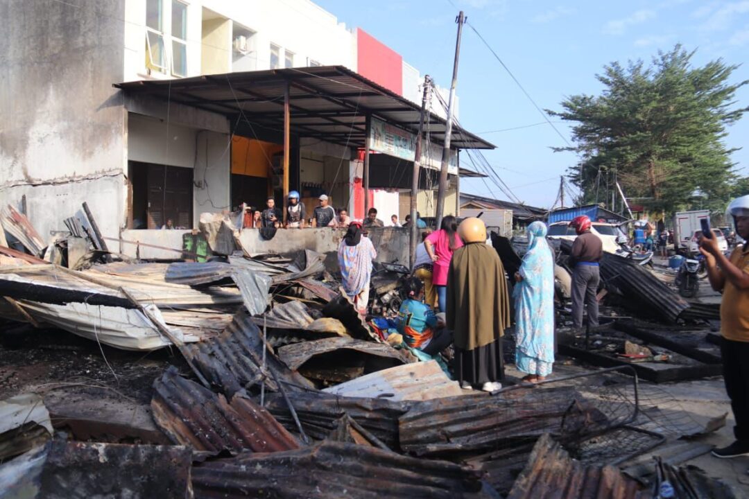 Peduli Korban Kebakaran, Kodim 1412/Kolaka Bergerak Cepat Bantu Warga