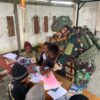 Peduli Pendidikan Anak Papua di Puncak Jaya, Satgas Yonif 743/PSY Gelar Kelas Belajar di Pos Satgas