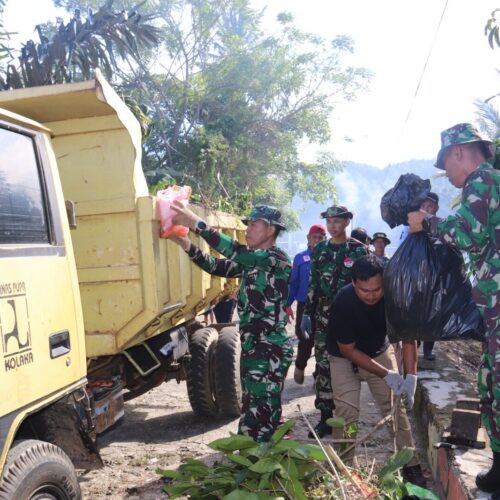 Kodim 1412/Kolaka dan Warga Bersatu Hati, Bersihkan Sungai Agar Alam Lestari