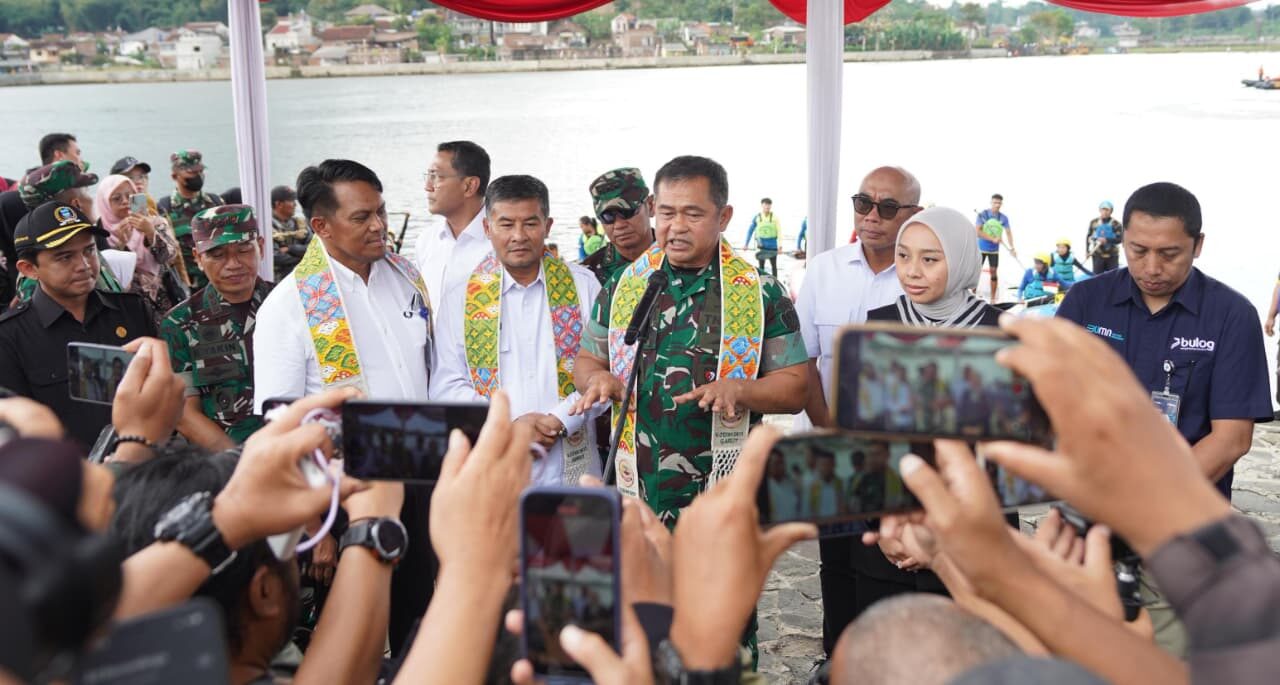 Kasad Luncurkan Program Pemeliharaan Situ Bagendit: Dari Bersih-Bersih Danau hingga Sumur Bor untuk Warga