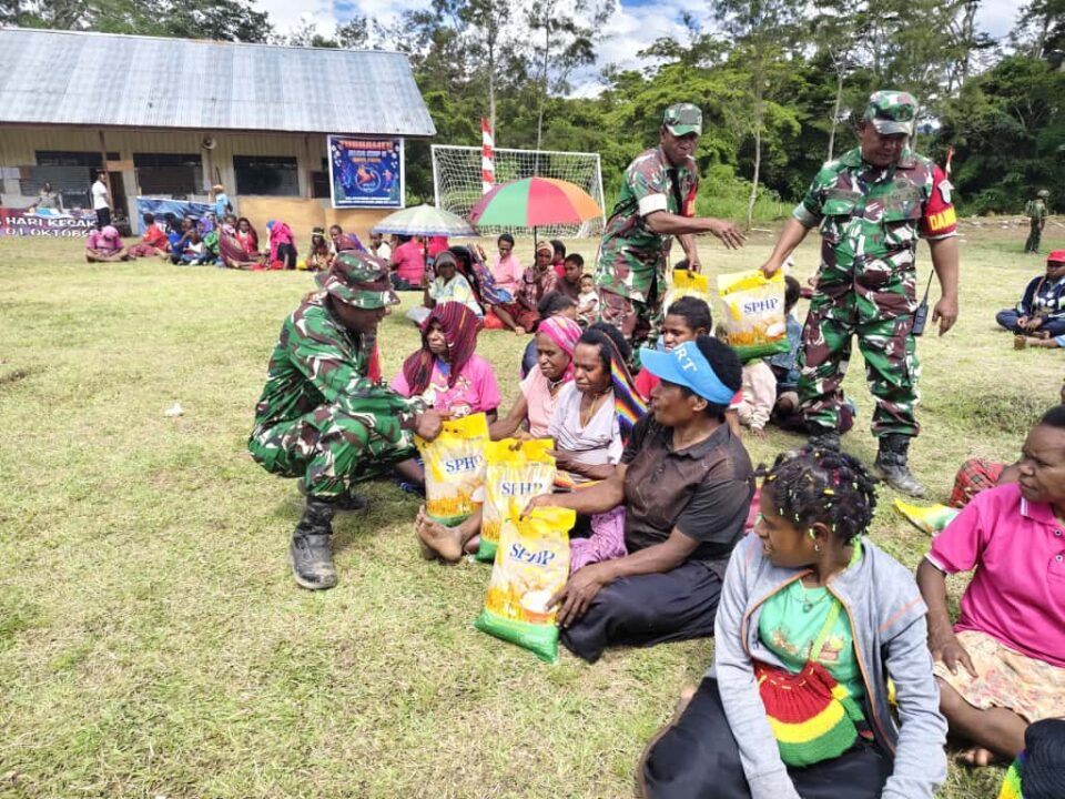 Kodam XVII/Cenderawasih berikan bantuan 1.000 Paket Beras Gratis untuk Masyarakat