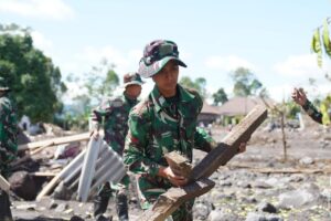 Pastikan Warga Tertangani dengan Baik, TNI AD Lanjutkan Penanganan Bencana Semeru