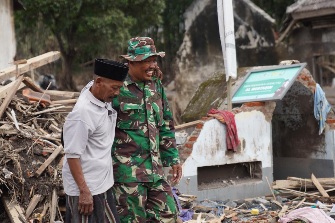 Pastikan Warga Tertangani dengan Baik, TNI AD Lanjutkan Penanganan Bencana Semeru