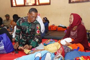 Pastikan Warga Tertangani dengan Baik, TNI AD Lanjutkan Penanganan Bencana Semeru