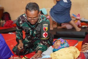 Pastikan Warga Tertangani dengan Baik, TNI AD Lanjutkan Penanganan Bencana Semeru