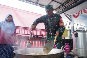 Pastikan Warga Tertangani dengan Baik, TNI AD Lanjutkan Penanganan Bencana Semeru