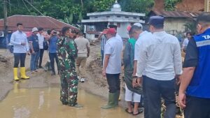 Dandim 0212/TS Kerahkan Personel Tangani Banjir, Longsor, dan Putusnya Jembatan di Madina