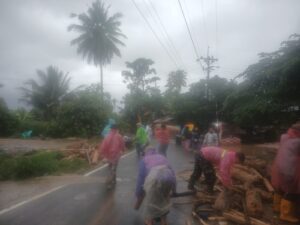 Dandim 0212/TS Kerahkan Personel Tangani Banjir, Longsor, dan Putusnya Jembatan di Madina