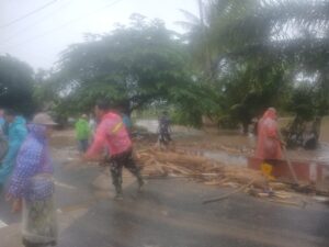 Dandim 0212/TS Kerahkan Personel Tangani Banjir, Longsor, dan Putusnya Jembatan di Madina