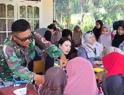 Poskes Pariaman Kolaborasi dengan Doktorshare Layani Warga Terdampak Bencana di Padang Pariaman