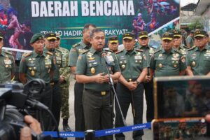 Kasad Berangkatkan Kapal ADRI, Kirim Bantuan Kemanusiaan ke Tiga Lokasi Bencana di Sumatera