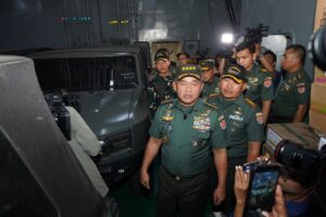 Kasad Berangkatkan Kapal ADRI, Kirim Bantuan Kemanusiaan ke Tiga Lokasi Bencana di Sumatera