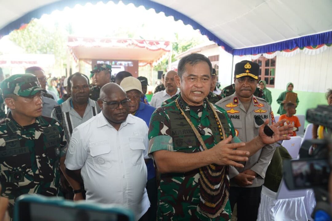 Mengalirkan Harapan, Kasad Resmikan 37 Sumber Air Bersih dan Hasil Renovasi RTLH di Papua Tengah