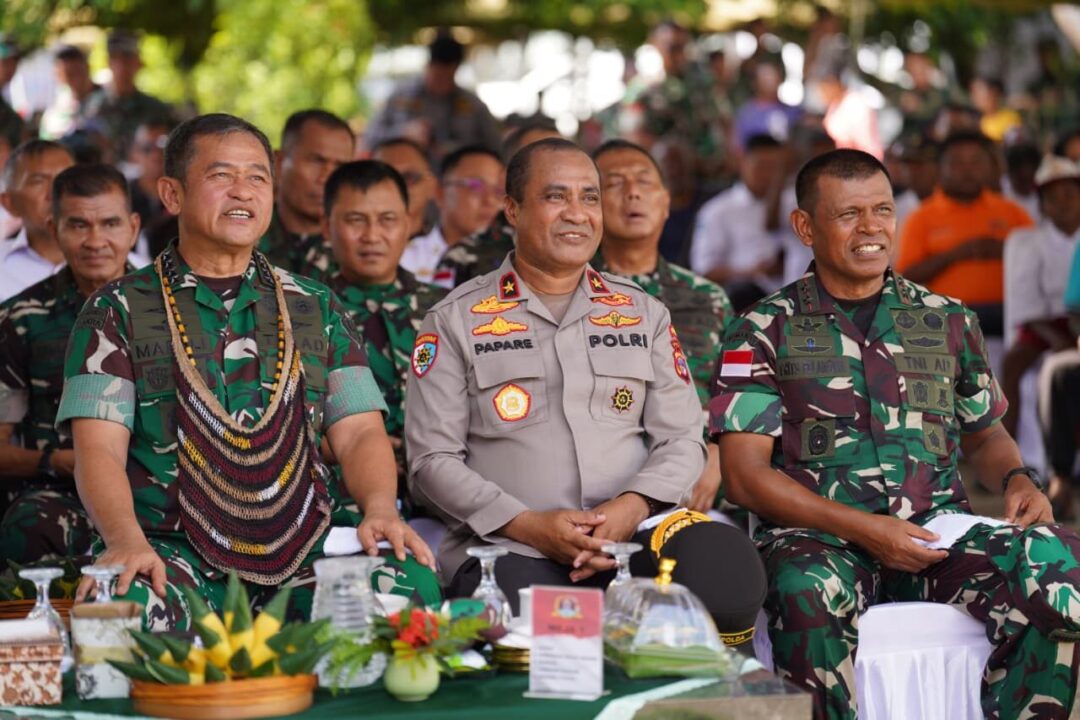 Mengalirkan Harapan, Kasad Resmikan 37 Sumber Air Bersih dan Hasil Renovasi RTLH di Papua Tengah
