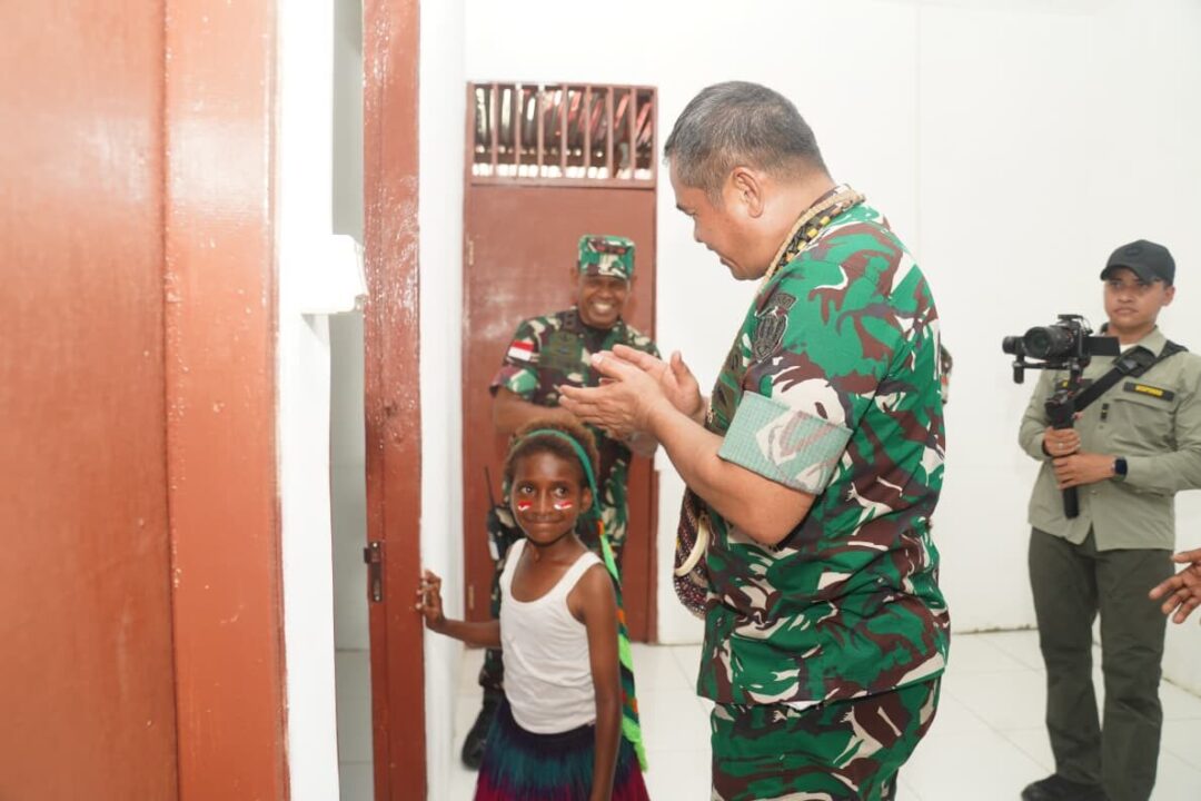 Mengalirkan Harapan, Kasad Resmikan 37 Sumber Air Bersih dan Hasil Renovasi RTLH di Papua Tengah