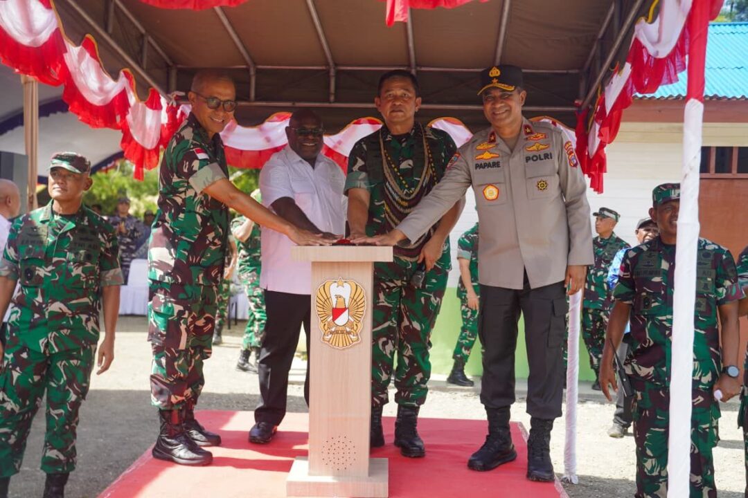 Mengalirkan Harapan, Kasad Resmikan 37 Sumber Air Bersih dan Hasil Renovasi RTLH di Papua Tengah