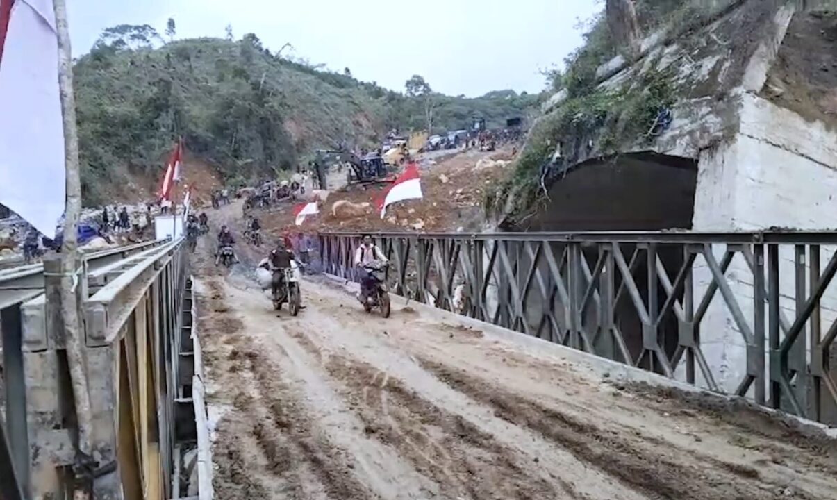 Percepat Pemulihan Akses Transportasi Pascabencana, TNI AD Tuntaskan Pembangunan Jembatan Bailey Weh Paseh