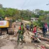 Satgas Gulbencal Bangun Jembatan Bailey di Desa Lot Bener, Bener Meriah