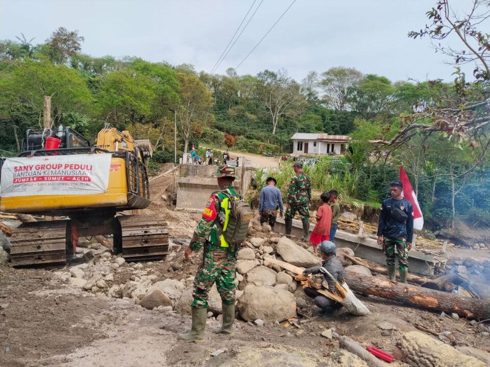 Satgas Gulbencal Bangun Jembatan Bailey di Desa Lot Bener, Bener Meriah