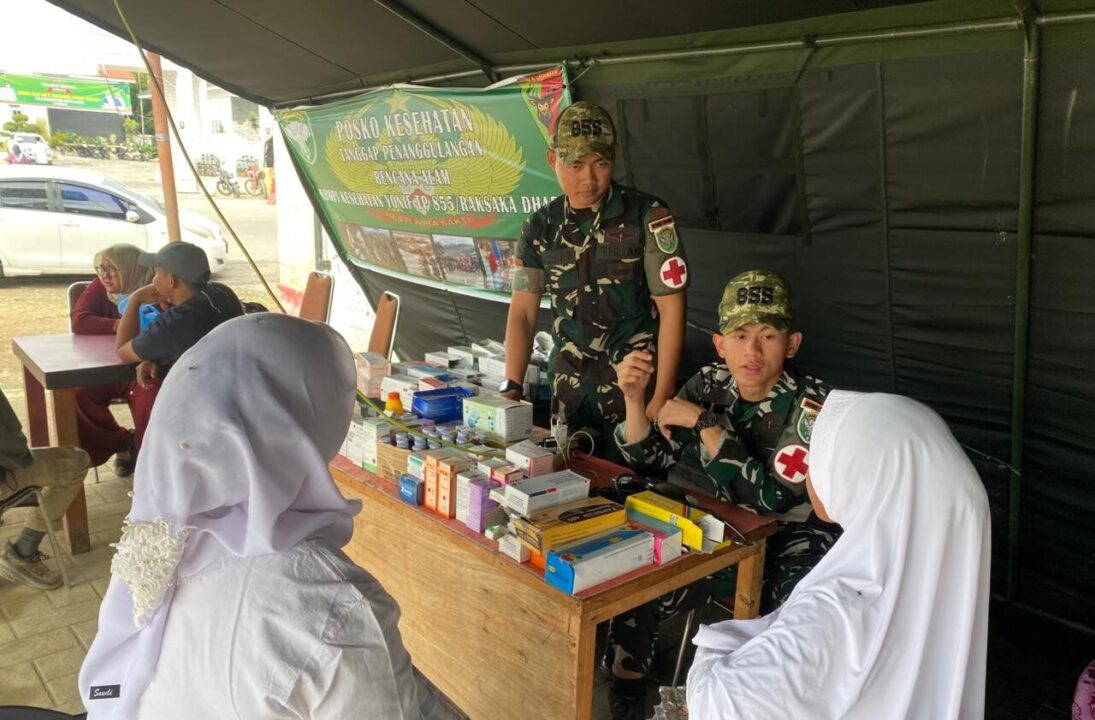 Terobos Pedalaman Gayo Lues, Tim Kesehatan Gabungan TNI dan Relawan Layani Korban Banjir