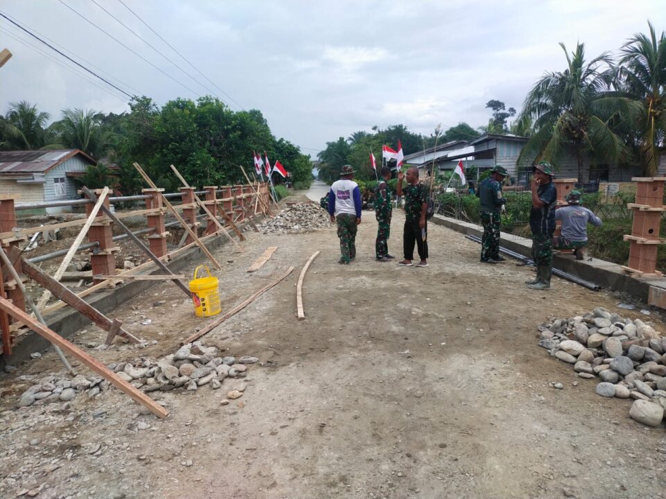 Satgas Gulbencal Kodam I/BB Percepat Pembangunan Jembatan Armco di Desa Sei Litur Tasik