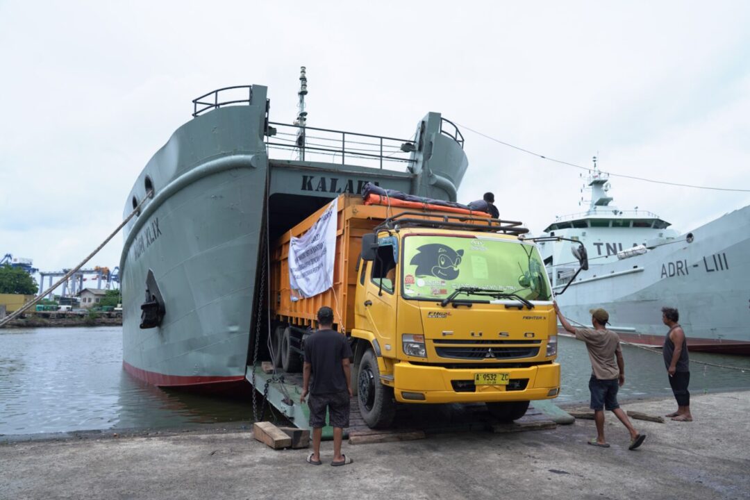 TNI AD Terus Salurkan Bantuan, Kapal ADRI XLIX Dikirim ke Wilayah Bencana Sumatera