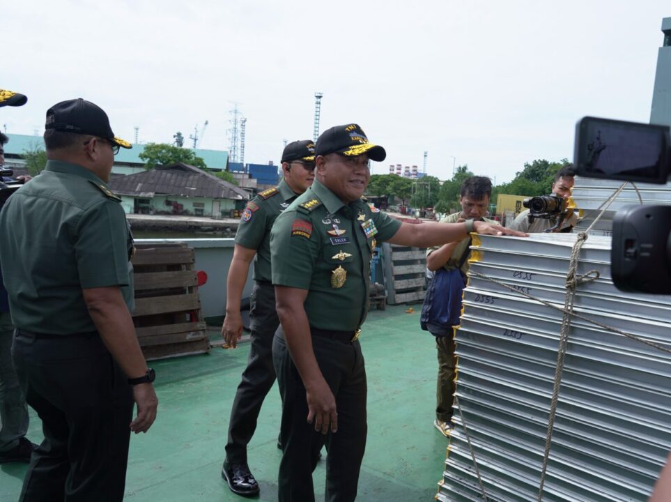 TNI AD Terus Salurkan Bantuan, Kapal ADRI XLIX Dikirim ke Wilayah Bencana Sumatera