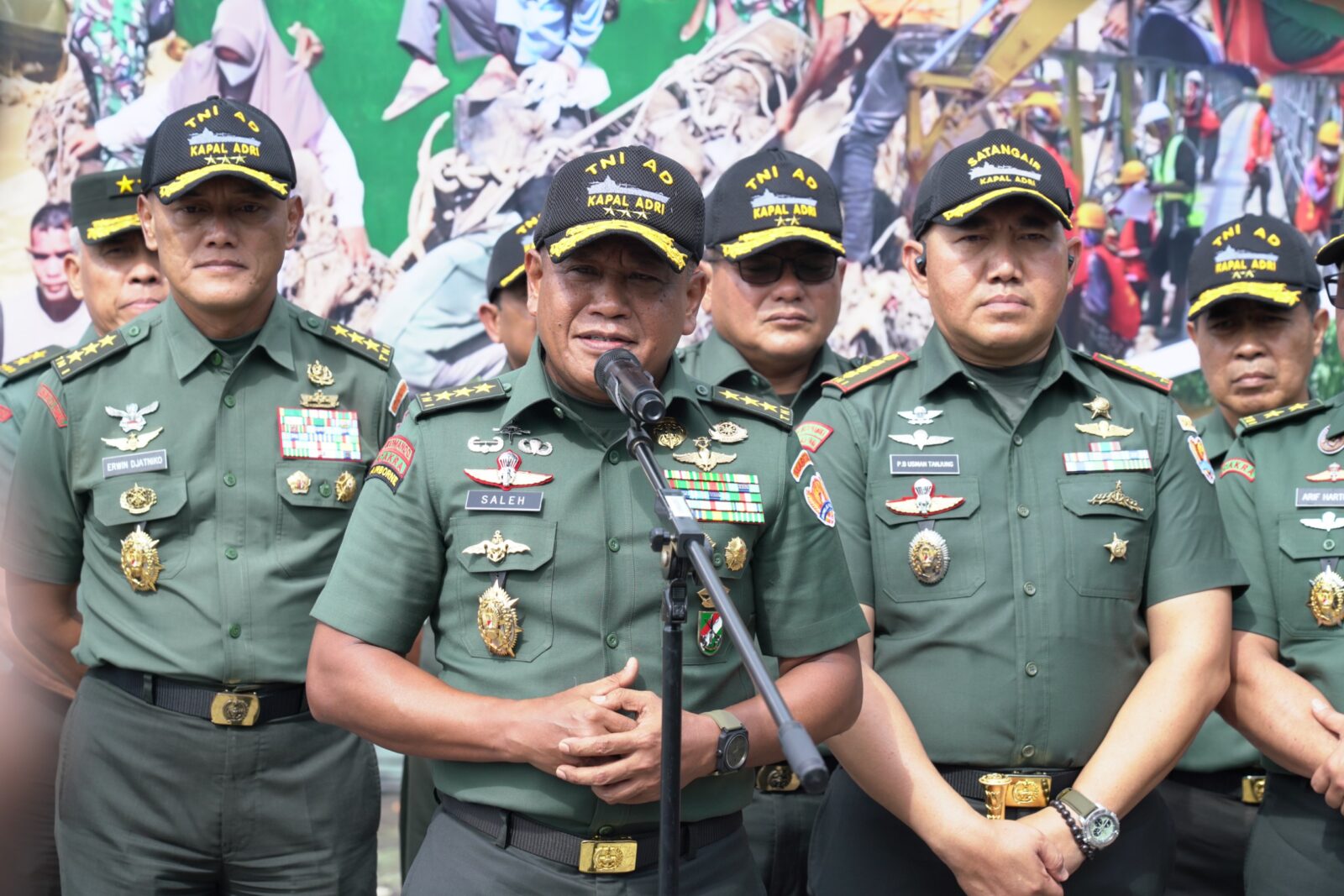 TNI AD Terus Salurkan Bantuan, Kapal ADRI XLIX Dikirim ke Wilayah Bencana Sumatera