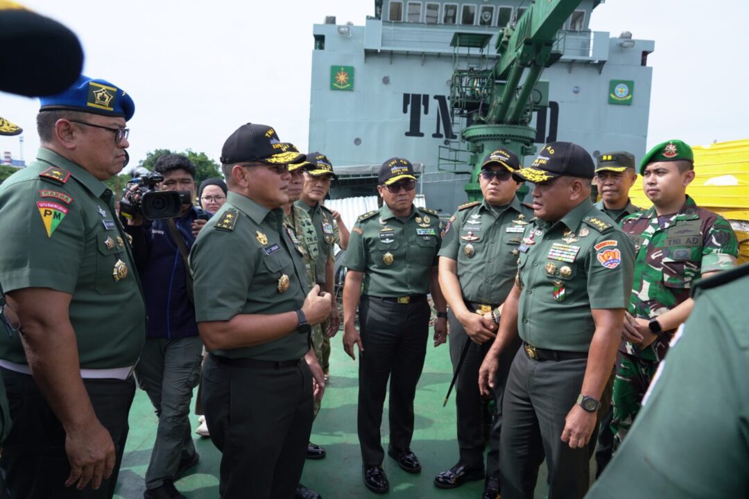 TNI AD Terus Salurkan Bantuan, Kapal ADRI XLIX Dikirim ke Wilayah Bencana Sumatera