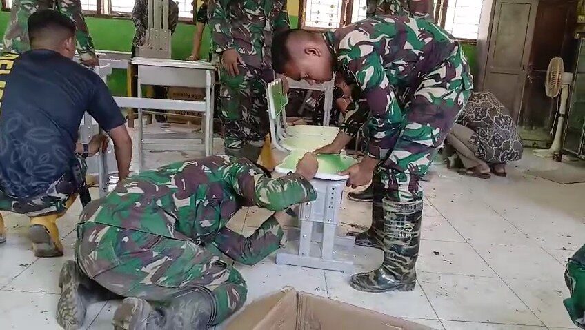 TNI Pulihkan MIN 2 Pidie Jaya Pasca Tertimbun Lumpur Banjir Bandang