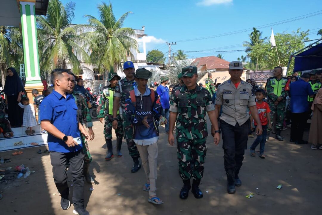 Bantu Anak Terdampak Banjir, TNI AD Salurkan Tas dan Alat Tulis di Bireuen