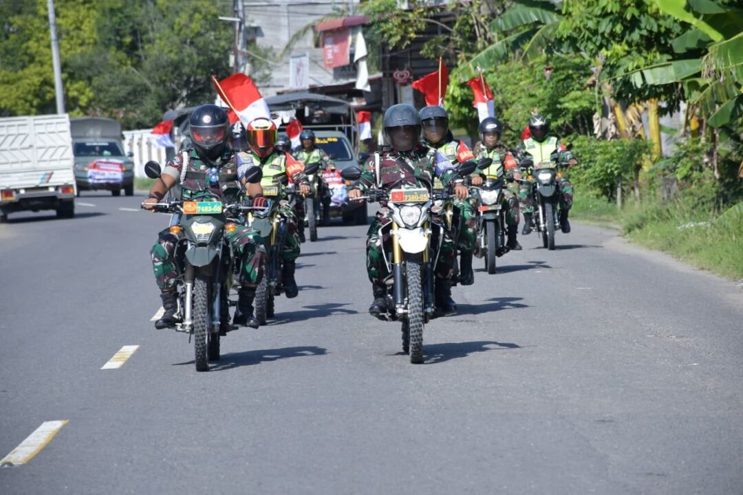 Bantu Anak Terdampak Banjir, TNI AD Salurkan Tas dan Alat Tulis di Bireuen