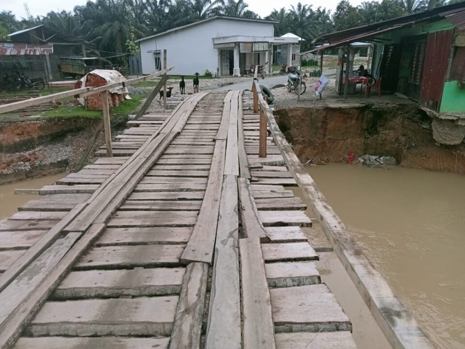TNI AD Mulai Bangun Jembatan Bailey di Langkat, Pulihkan Akses Antar Desa