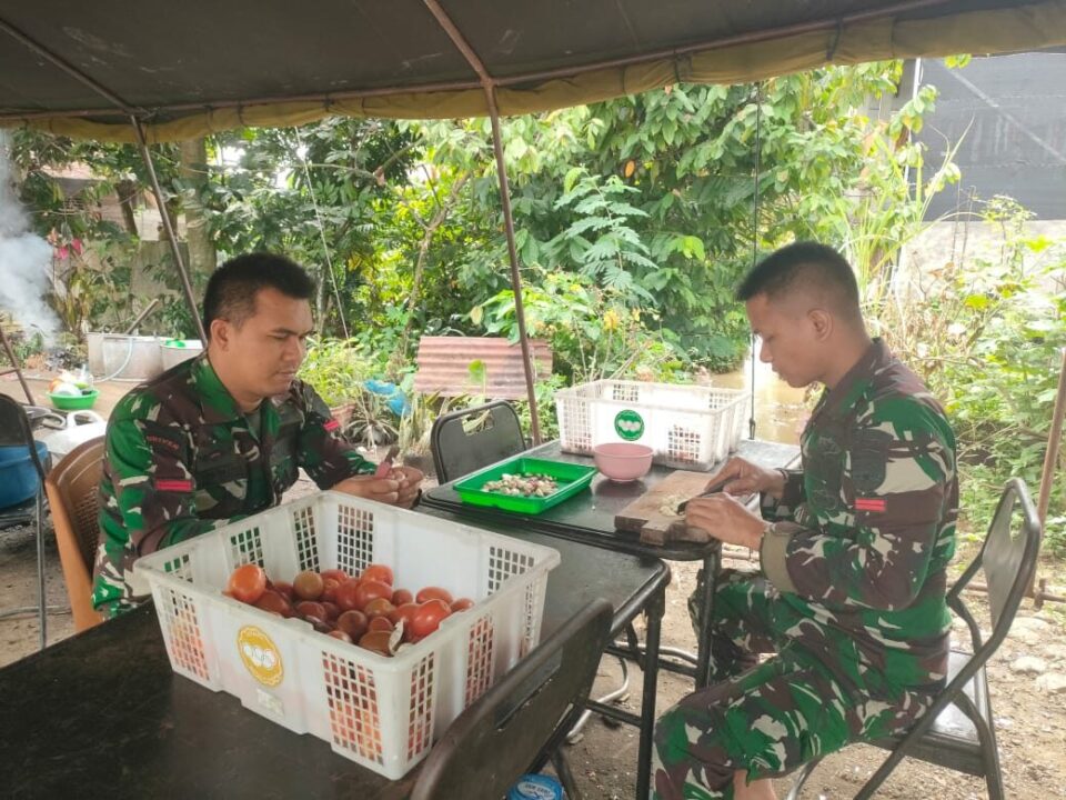 Satgas Bekangdam I/BB Operasikan Dapur Umum untuk Warga Terdampak Banjir di Tolang Julu
